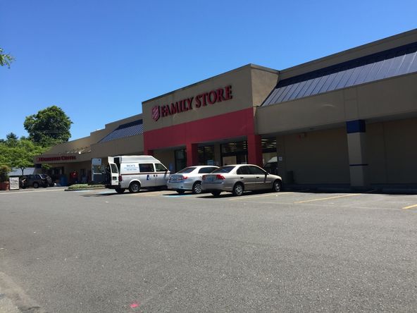 Retail For Lease: 1950 NE 122nd Ave, Portland, OR 97230